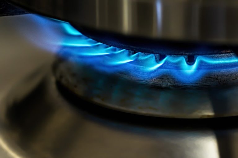 Comment nettoyer des plaques de cuisson sales ?