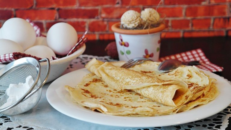 Différentes façons simples de préparer un mélange de crêpes en boîte
